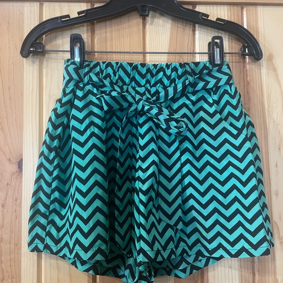 High waisted BeBop Teal Chevron Shorts - Picture 1 of 4